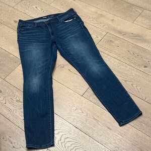Woman’s Old Navy mid-rise Pop Icon Skinny jeans. Size 14L. Stretch. Barely worn!